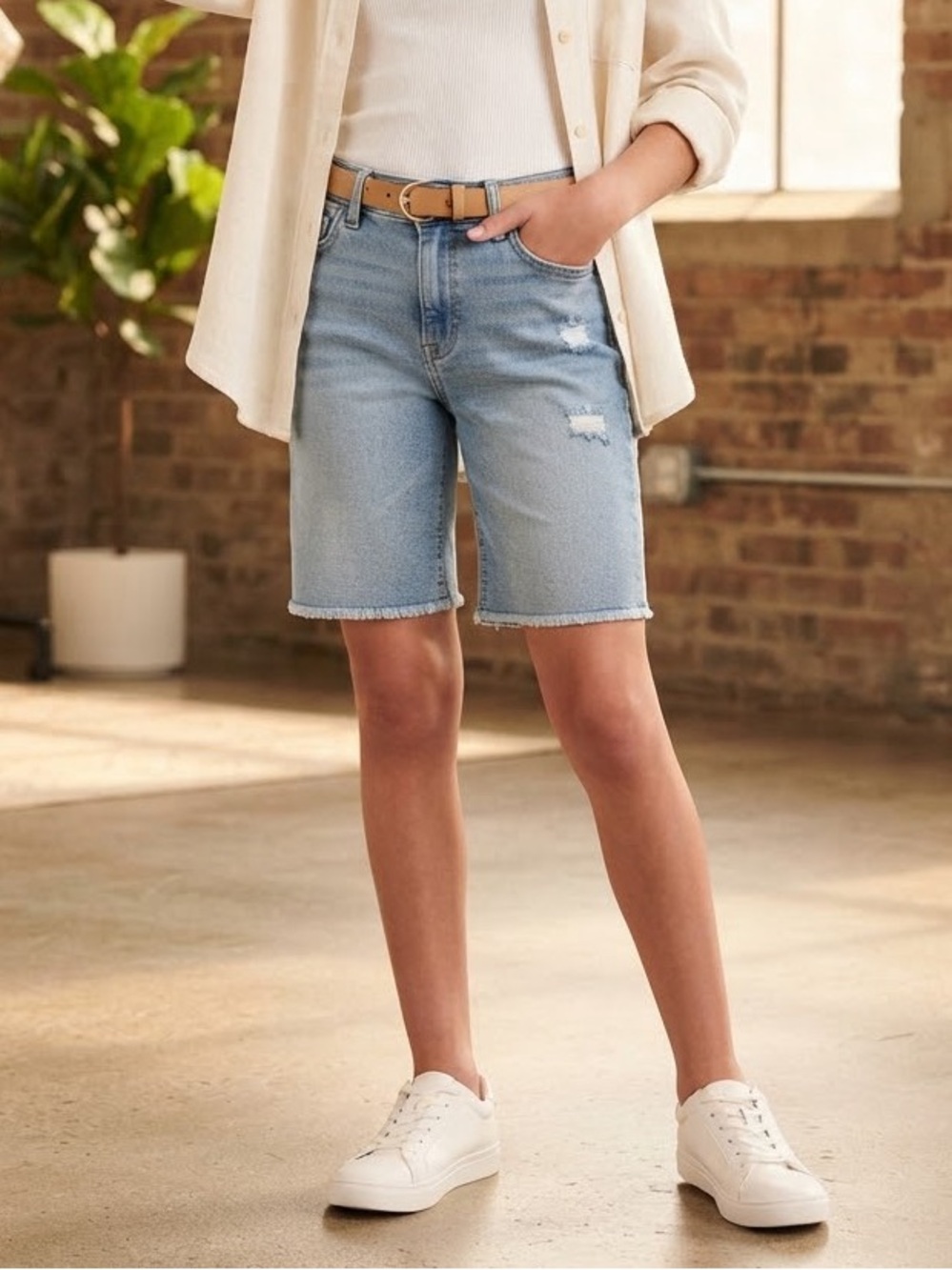 SO Kid’s Mid Rise Distressed Denim Bermuda Shorts Raw Hem Light Wash size 16